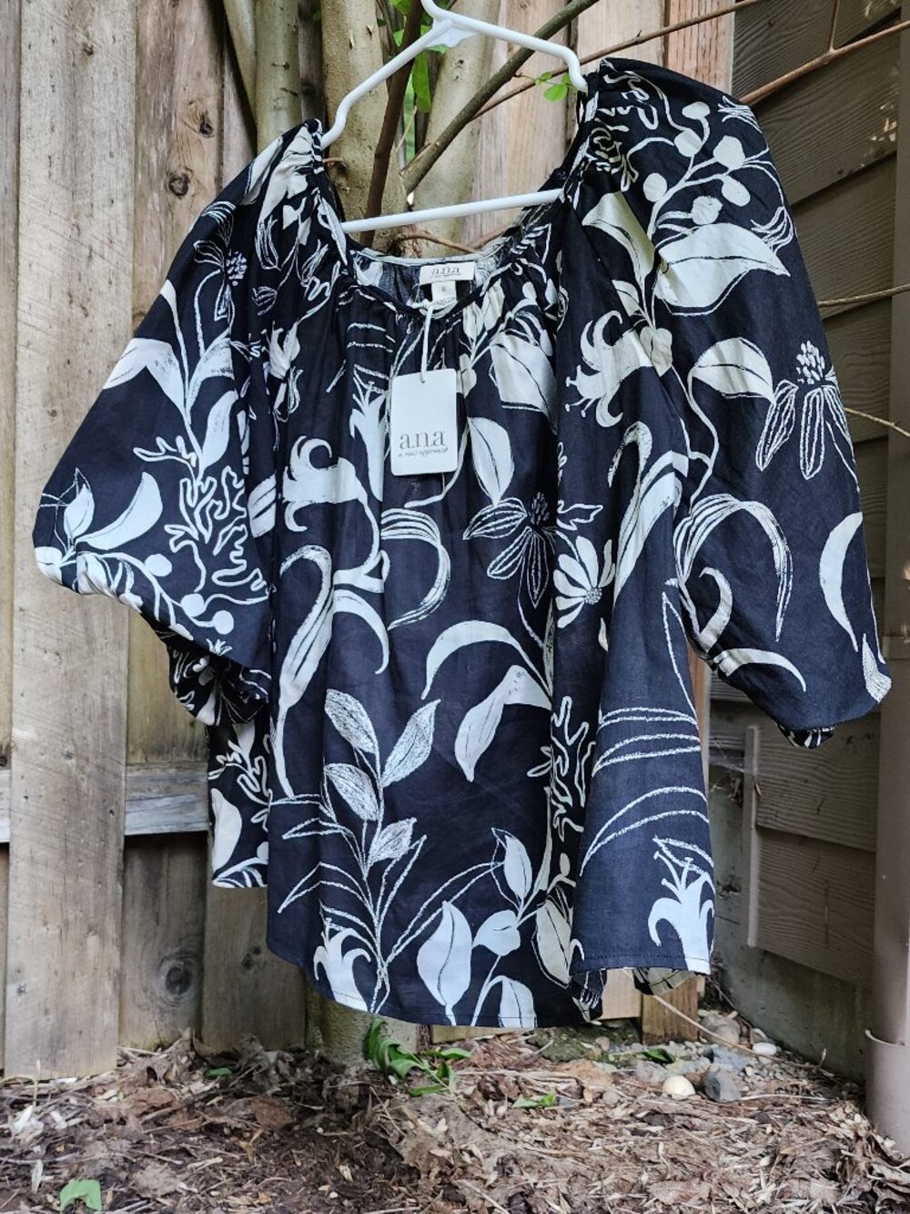 *NWT* Women's XL - A.N.A. A New Approach Black & White pullover Boatneck top